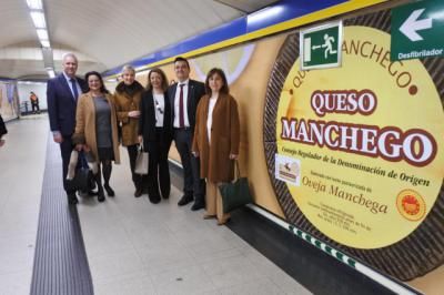 El queso manchego llegará a cerca de seis millones de pasajeros del metro de Madrid gracias a la campaña de promoción de la Junta