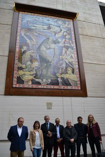 Sandra Sánchez inaugura el mural cerámico que rinde homenaje a los deportistas talaveranos