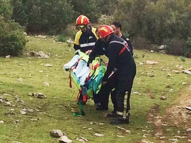 Rescatada una senderista de 35 años en Herencia tras sufrir una caída en una zona de difícil acceso