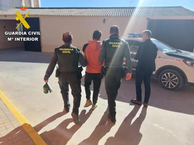 La Guardia Civil sorprende in fraganti al presunto autor de nueve robos