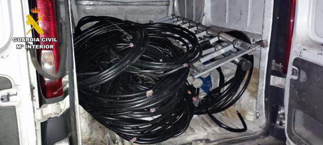 Tres varones detenidos por el robo de cable del tendido telefónico