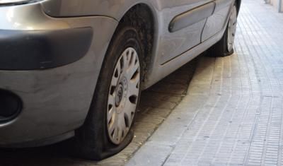 Detienen "in fraganti" a un varón que pinchó las ruedas de 14 coches en Talavera