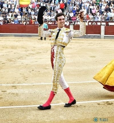 Tomás Rufo gana el prestigioso vestido "Rioja y Oro" del Centro Riojano de Madrid