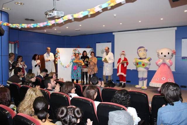 Actividades, reconocimiento a profesionales y decoración, señas de identidad de la Navidad en los centros sanitarios