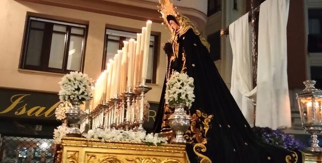 Así fue la procesión del Santo Entierro: solemnidad, sobriedad y recogimiento