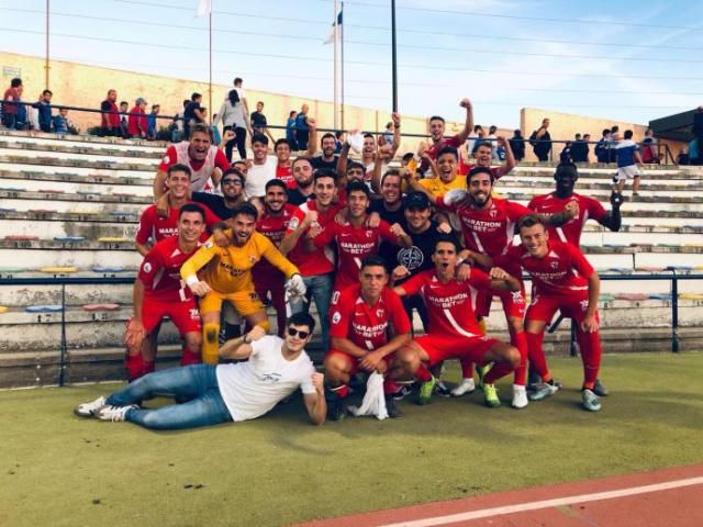 Los hispalenses tras ganar al líder San Fernando.