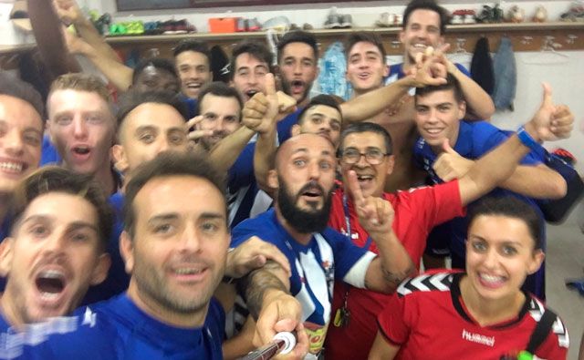 Primera victoria y primer 'selfie' del vestuario del CF Talavera