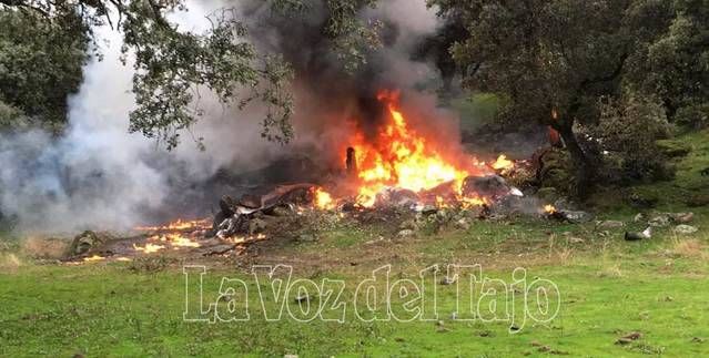 Cuatro muertos tras estrellarse una avioneta en Sotillo de las Palomas (Galería)