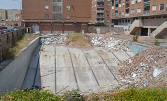 El solar de la antigua piscina de La Solana, en ‘estado de abandono’