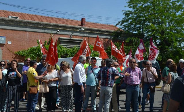 Un centenar de personas se manifiestan en Talavera para exigir la modernización del tren