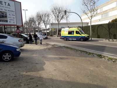 Un herido en un accidente entre una moto y coche en Talavera