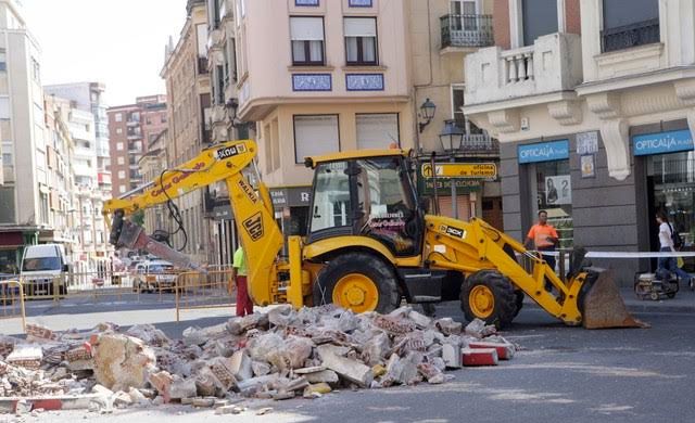 Recuerdan al alcalde que la fuente de la Plaza del Reloj 'se destruyó a martillazos'