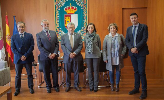 Junta y Ayuntamiento colaboran en la exposición sobre cerámica ‘aTempora’