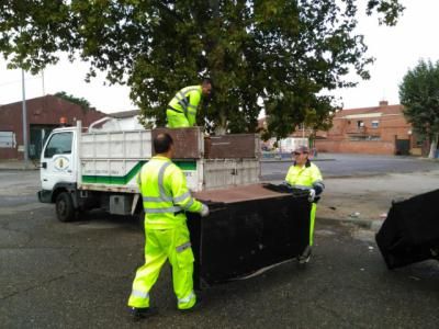 TALAVERA | Las quejas ciudadanas hacen efecto: el Ayuntamiento refuerza la recogida de muebles y enseres