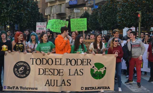 El 80% de los estudiantes secundan la huelga en educación