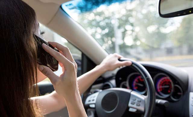 Nueva campaña de control del uso del teléfono móvil al volante en Talavera