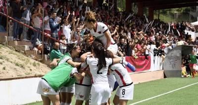 El Real Madrid se inicia en el futbol femenino con un talaverano entre sus filas