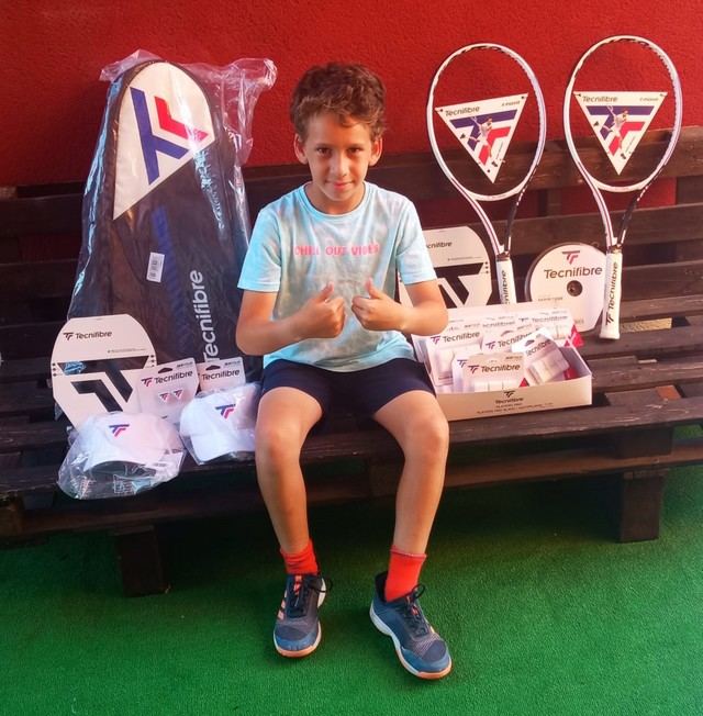 TECNIFIBRE 'ficha' al joven jugador Alejandro Carrión Rodríguez