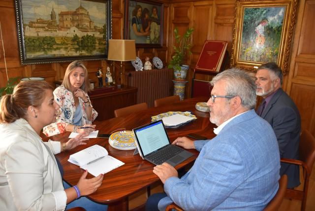 García Élez pide a Renfe revisar frecuencias de trenes, bonos económicos y mejorar infraestructuras en Talavera