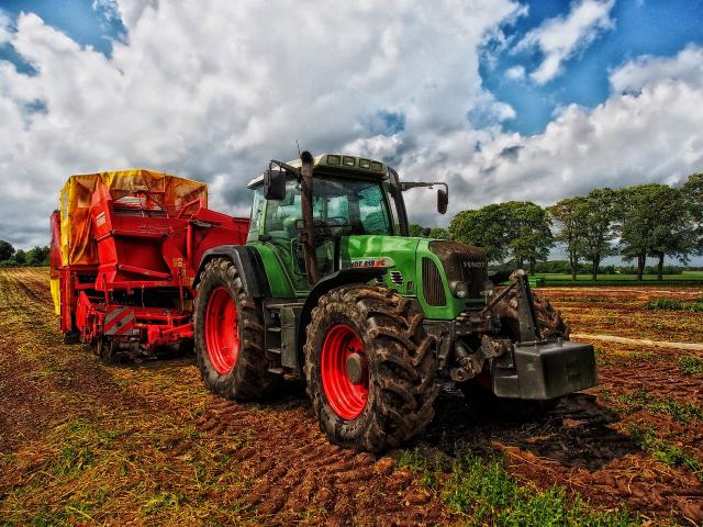 Tractor / Imagen de recurso 