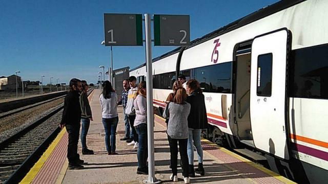 El tren parado en Oropesa, Toledo / MILANA BONITA 