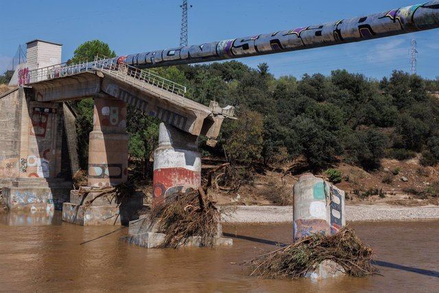 La tubería de Picadas partida por la mitad como consecuencia de la DANA - Alejandro Martínez Vélez - Europa Press