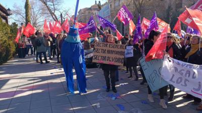 Los sindicatos piden soluci&#243;n al conflicto de las trabajadoras de limpieza