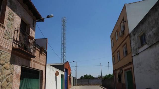 Nueva ubicación para la antena telefónica del barrio El Paredón de Talavera