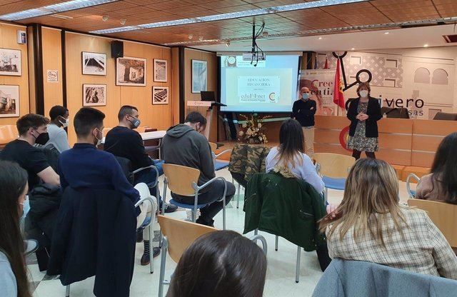 Estudiantes talaveranos de ADE abordan una jornada sobre emprendimiento