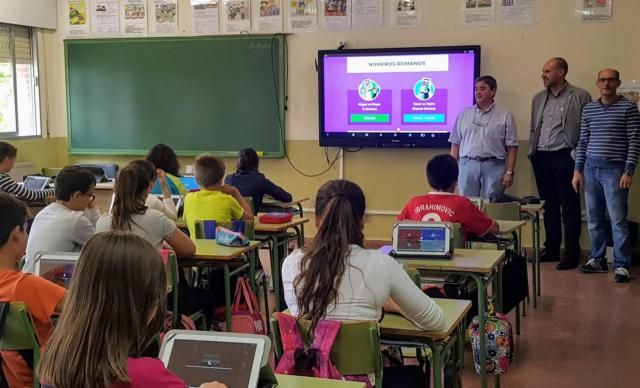 Un total de 60 escolares del colegio ‘Pablo Iglesias’ de Talavera y 42 del ‘Jaime de Foxá’ de Toledo participan en el proyecto piloto de aulas digitales