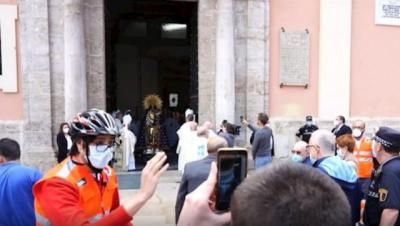 V&#205;DEO | Pol&#233;mica: el cardenal Ca&#241;izares se salta el estado de alarma y abre la bas&#237;lica