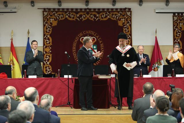 Julián Garde toma posesión como rector de la UCLM