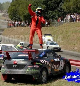 Víctor Álvarez vence en el autocross de Arteixo