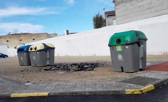 Arden 16 contenedores en las dos últimas semanas en Villacañas