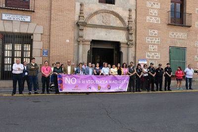 Talavera guarda un minuto de silencio por las víctimas de violencia de género