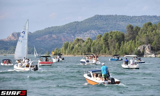 Cerca de un centenar de embarcaciones acompañaron a la Virgen del Carmen en el embalse de Entrepeñas