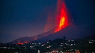 El cono del volcán de La Palma se derrumba en su cara norte