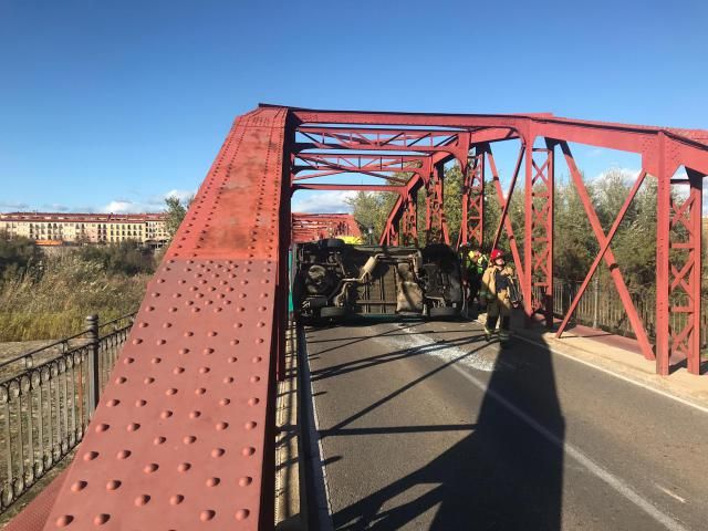 Accidente de tráfico en el 'Puente de Hierro', en Talavera