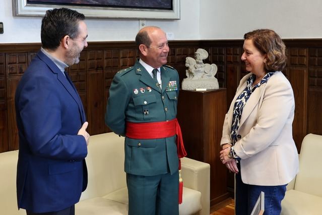 La presidenta de la Diputación de Toledo se despide del General Cortés Méndez