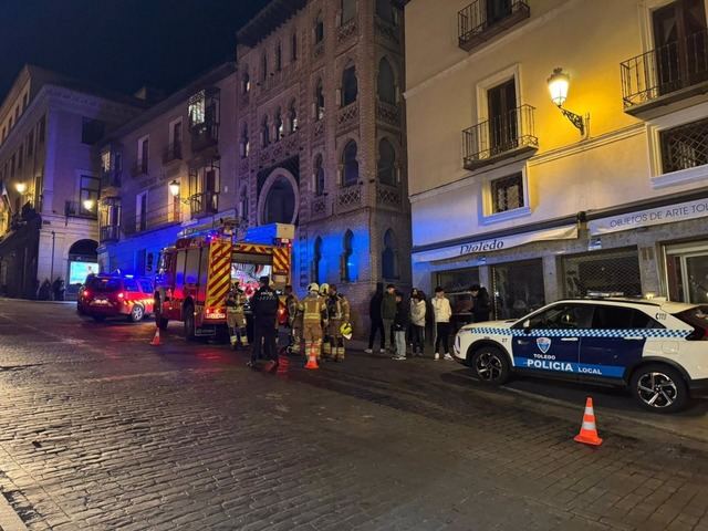 Hospitalizan a un hombre tras un incendio en un bar del Casco Antiguo de Toledo