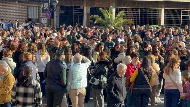 Velada se une contra la okupación en una multitudinaria manifestación