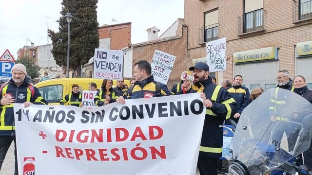 Empleados de Correos protestan en Talavera contra el Acuerdo Marco