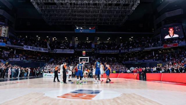 El Movistar Arena guarda un minuto de silencio por Javier Dorado