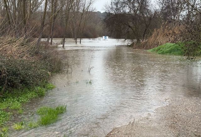 Desembalse controlado en los Embalses de San Juan y Picadas: Protección Civil emite un aviso de precaución
 