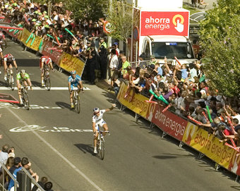 Momento de la llegada a meta en 2009 en Talavera.