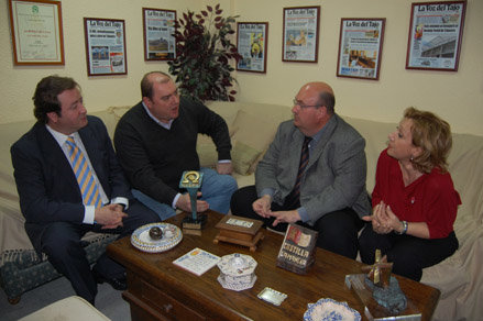 Un momento de la entrevista celebrada en la redacción. (Foto: C. Granda.)