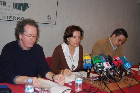 La-Roca, Hernández-Mora y Sánchez, durante la presentación del VII Congreso Ibérico. (Foto: J.F.)